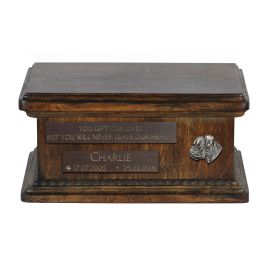 Drewniana urna z emblematem i grawerunkiem - S