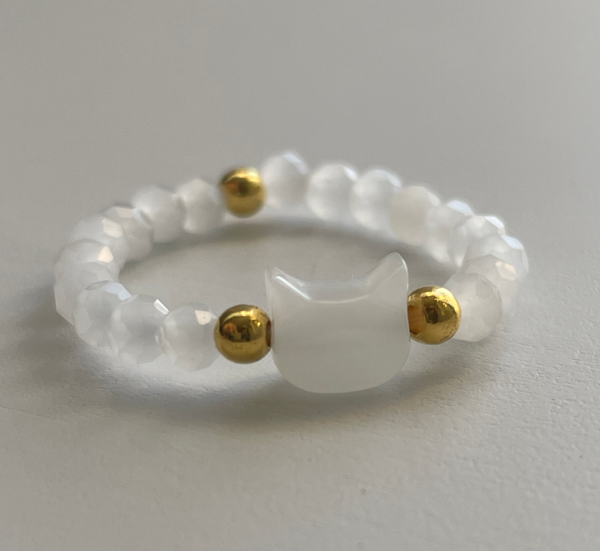 Pierścionek na gumce z kotkiem, biały