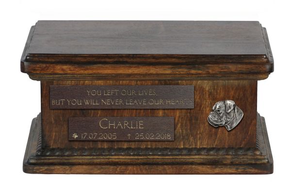 Drewniana urna z emblematem i grawerunkiem - S